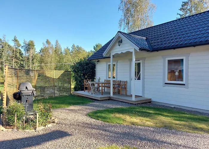Charming Cottage On Kvegero