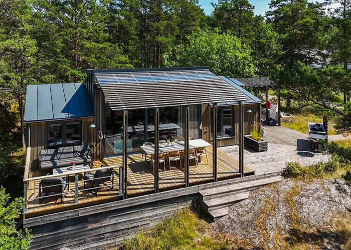 3 Bedroom Awesome Home In Vikbolandet